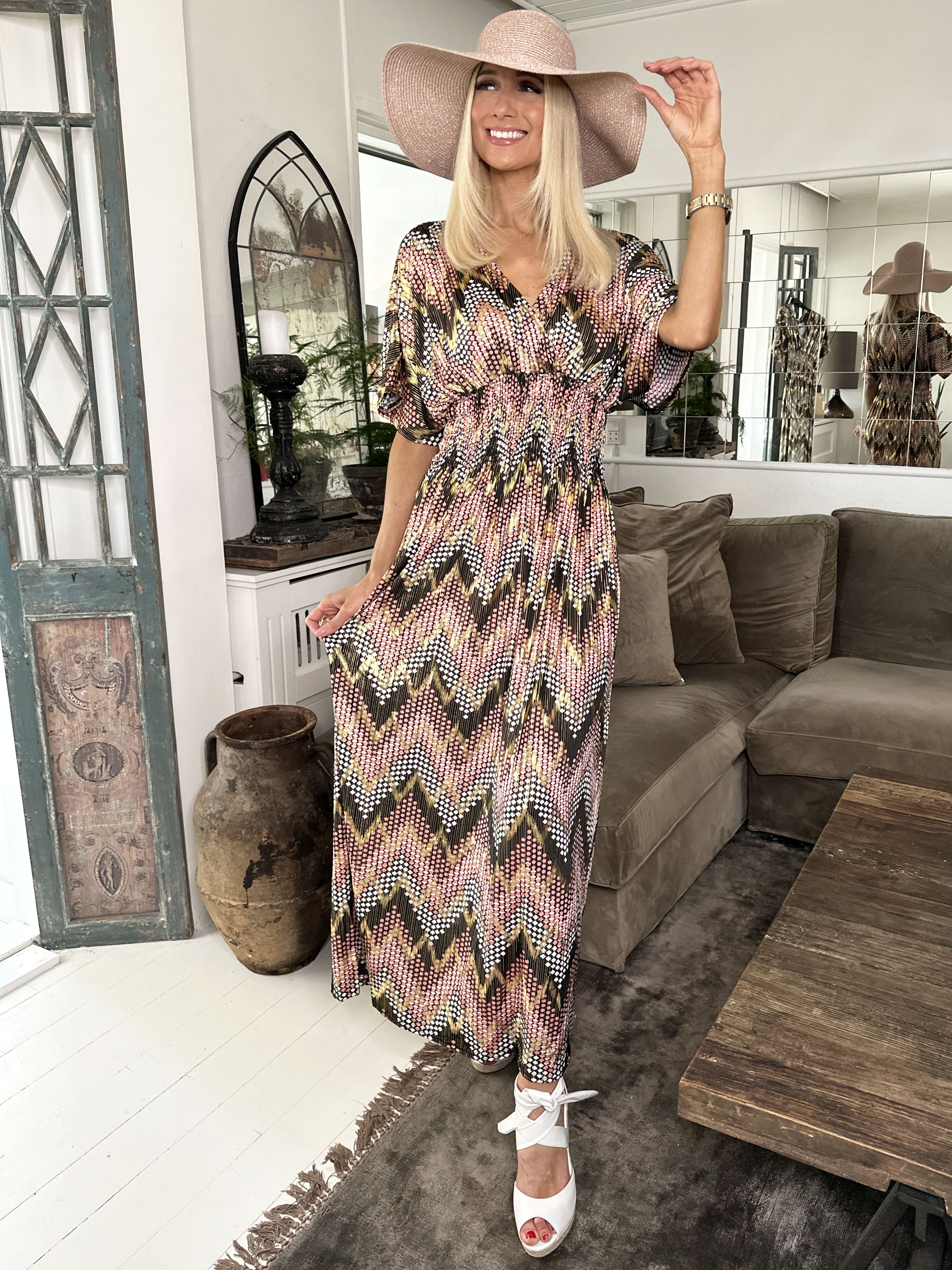 Pams pattern - Lang elastisk kjole i krølfrit stof